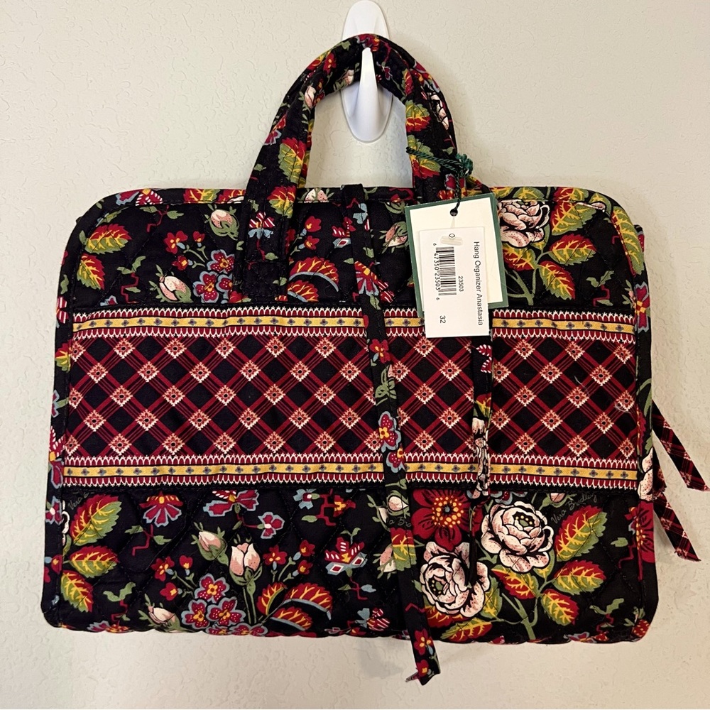 Very Bradley Quilted Hang Organizer in Anastasia Print  27.5” x 12” NWT